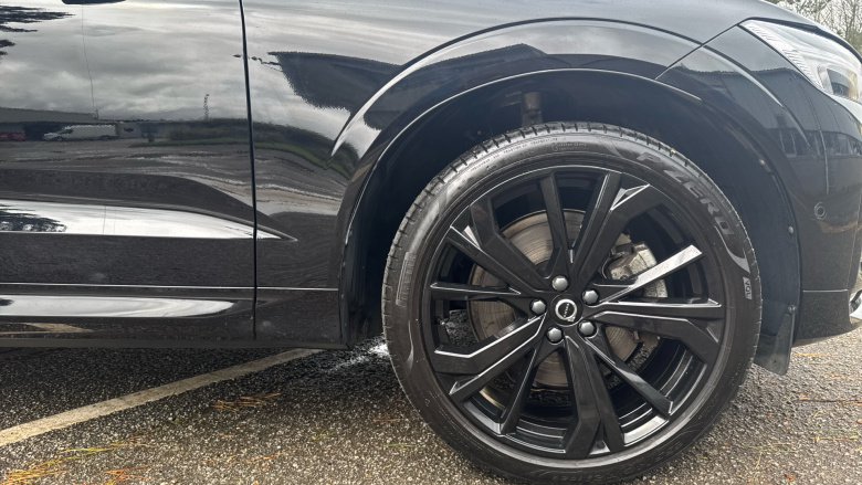 Volvo XC60 2.0 B5P Ultra Black Edition 5dr AWD Geartronic Petrol Estate